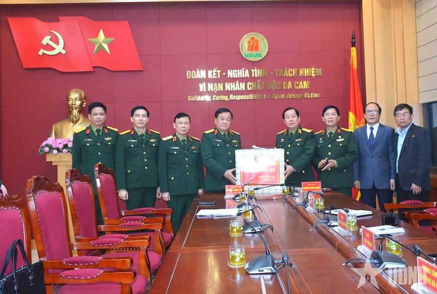 Chăm lo Tết cho người có công, nạn nhân chất độc da cam 
