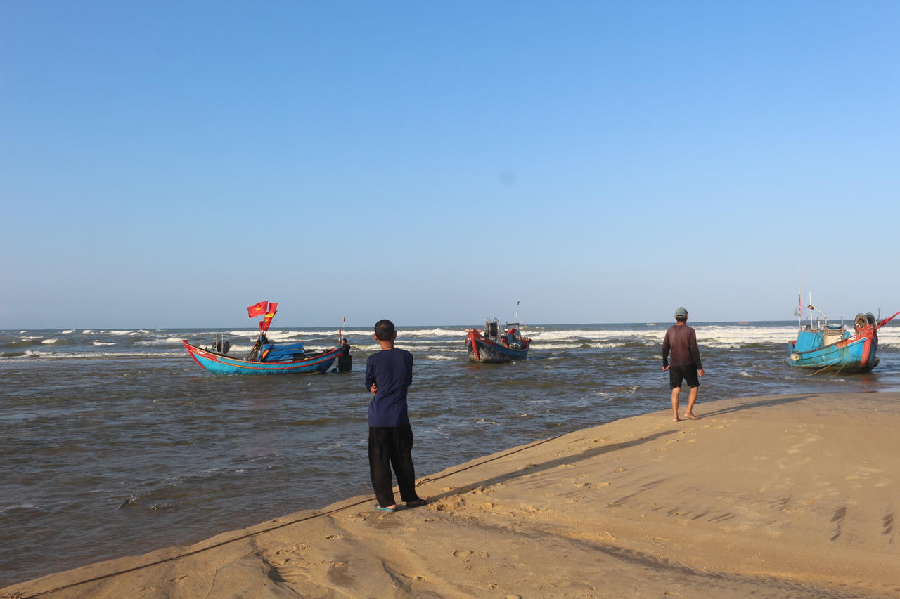 Quảng Trị: Cửa biển Lý Hòa bị bồi lấp, hàng trăm tàu cá “mắc kẹt”, sinh kế ngư dân gặp khó