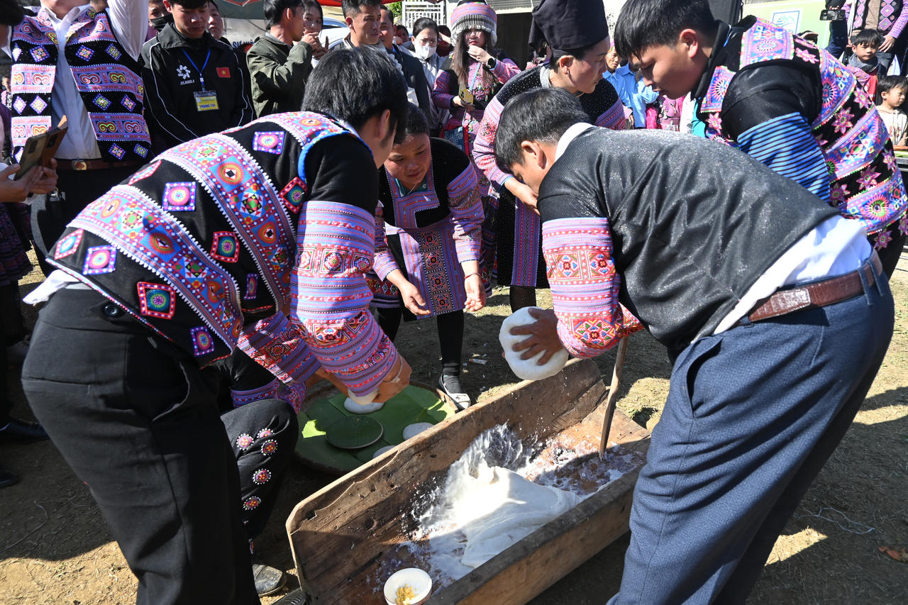 “Xuân mới thêm vui, thêm xanh”: Khi văn hóa truyền thống hòa cùng thông điệp xanh