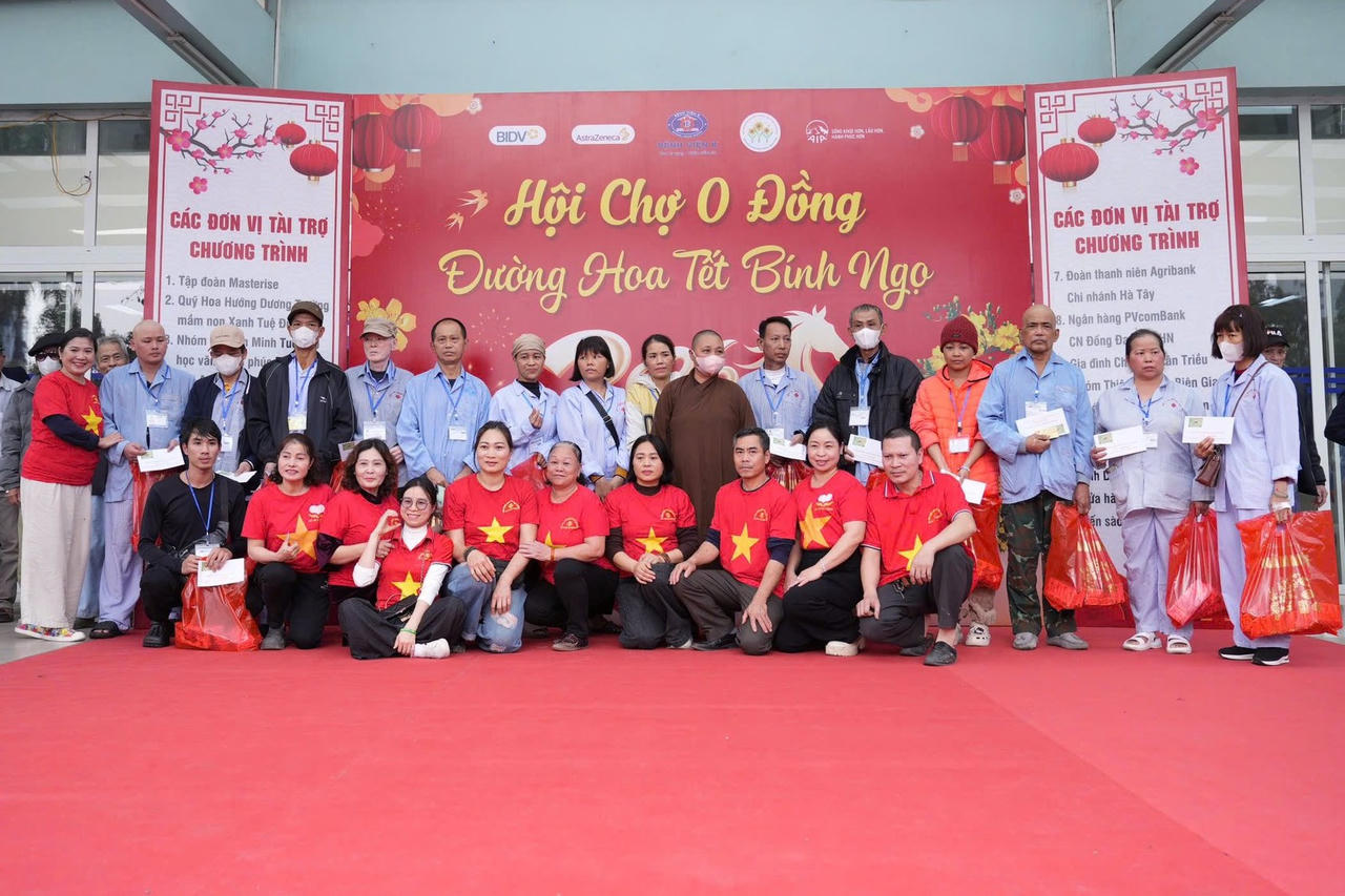 Chợ Tết 0 đồng cho bệnh nhân ung thư