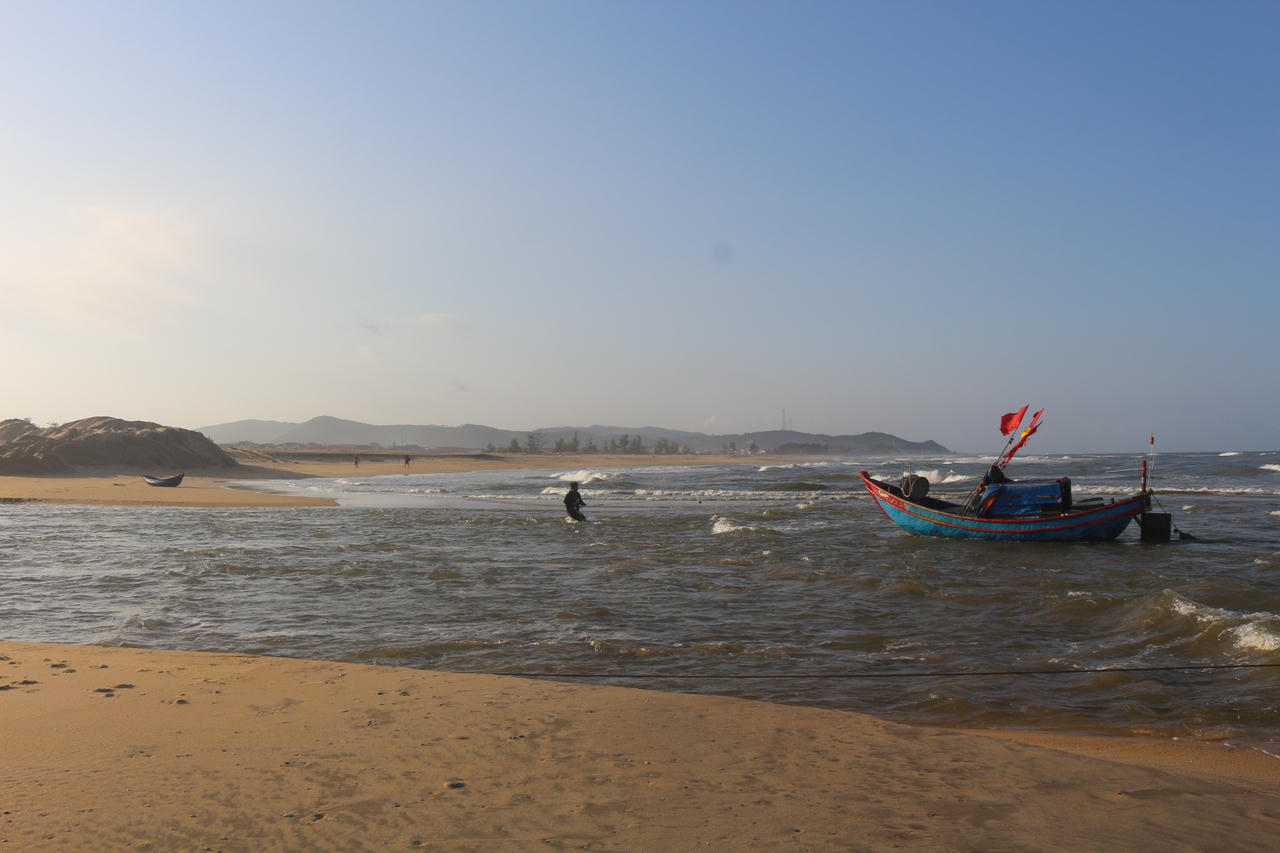 Quảng Trị: Cửa biển Lý Hòa bị bồi lấp, hàng trăm tàu cá “mắc kẹt”, sinh kế ngư dân gặp khó