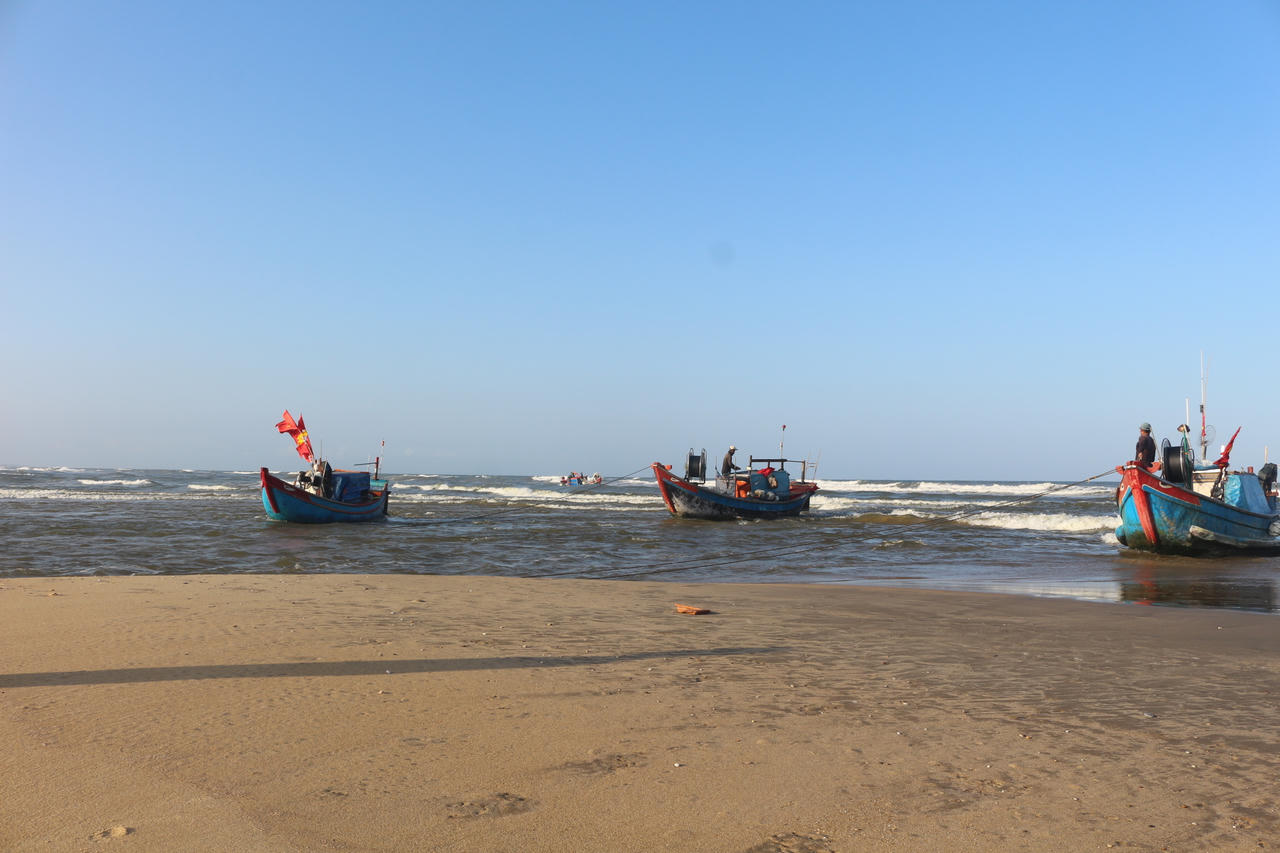 Quảng Trị: Cửa biển Lý Hòa bị bồi lấp, hàng trăm tàu cá “mắc kẹt”, sinh kế ngư dân gặp khó