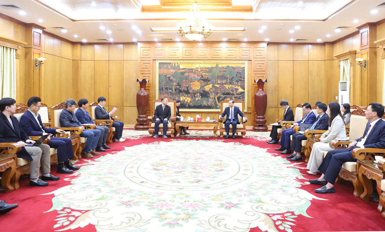 Quang cảnh buổi tiếp và làm việc.