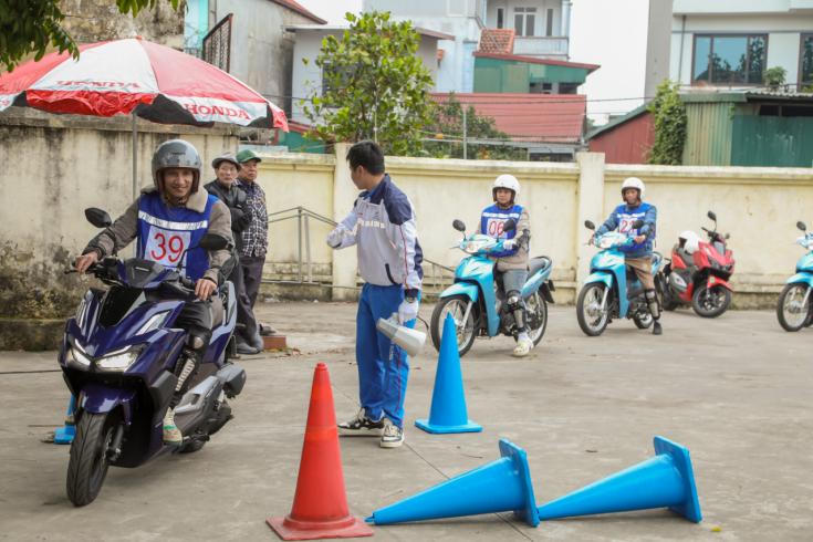 10. Người dân xã Đan Phượng thực hành kỹ năng LXAT