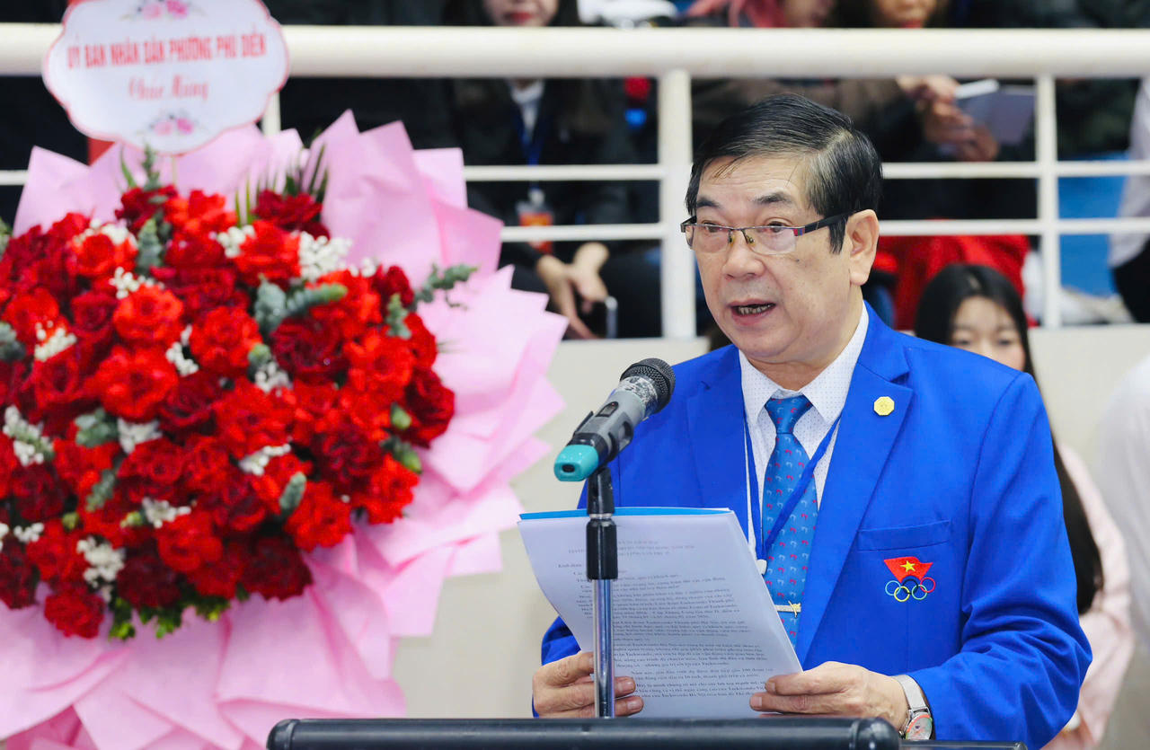 Ông Nguyễn Mạnh Hùng - Chủ tịch Liên đoàn Taekwondo thành phố Hà Nội, Trưởng Ban Tổ chức giải phát biểu khai mạc.