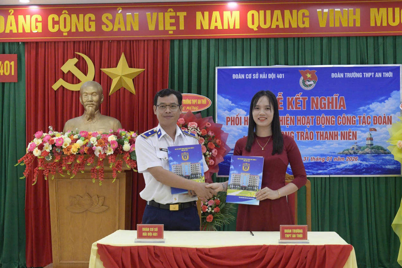 Hải đội 401 tăng cường đoàn kết quân - dân, giáo dục lý tưởng cách mạng cho thế hệ trẻ