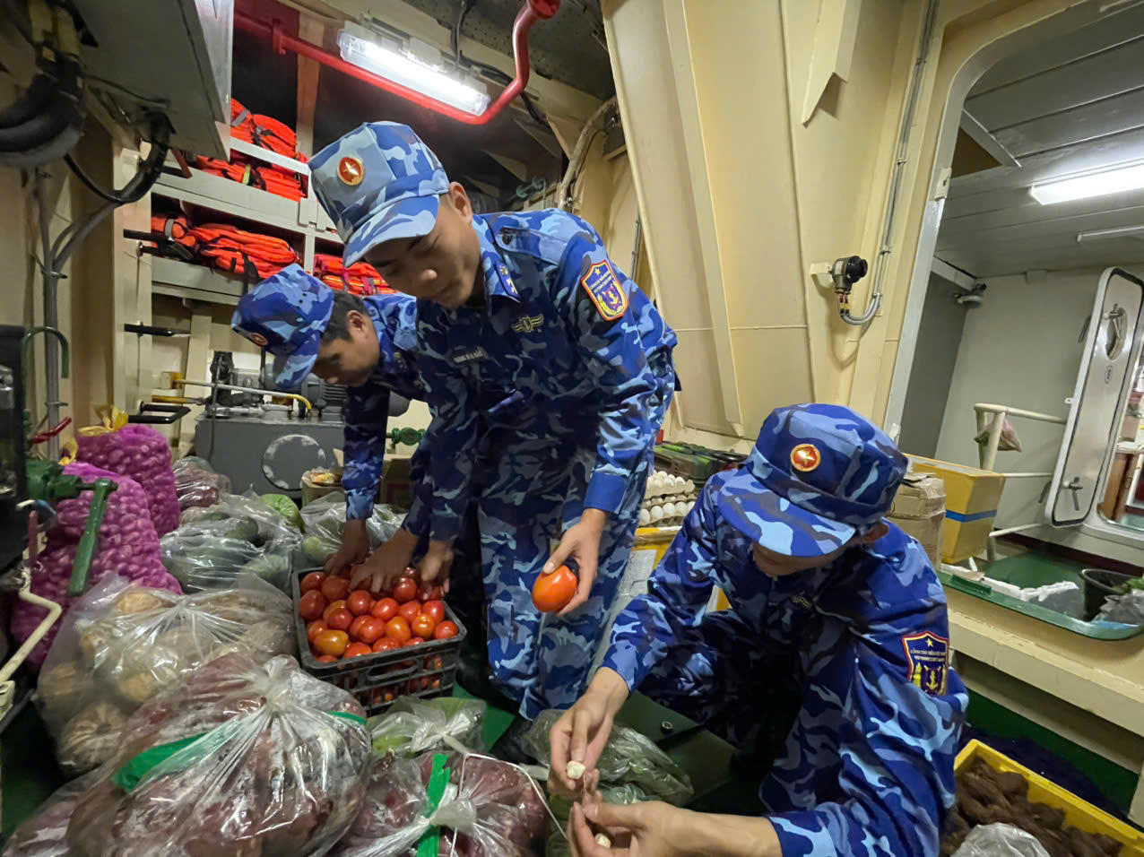 Gác lại niềm riêng, giữ bình yên biển đảo Tổ quốc