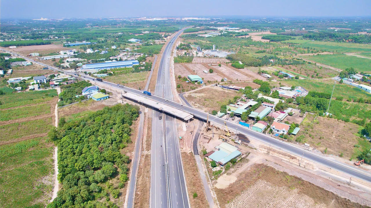 Ban QLDA 85 kiến nghị sớm thống nhất phương án tổ chức giao thông, phối hợp ACV và VEC triển khai khai thác, thu phí giai đoạn chuyển tiếp.