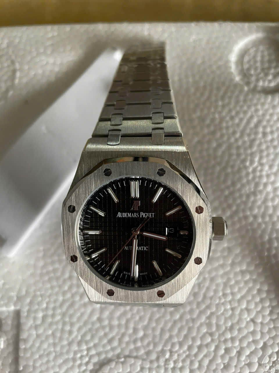 Hải quan bắt giữ gần 900 đồng hồ giả các thương hiệu đắt tiền