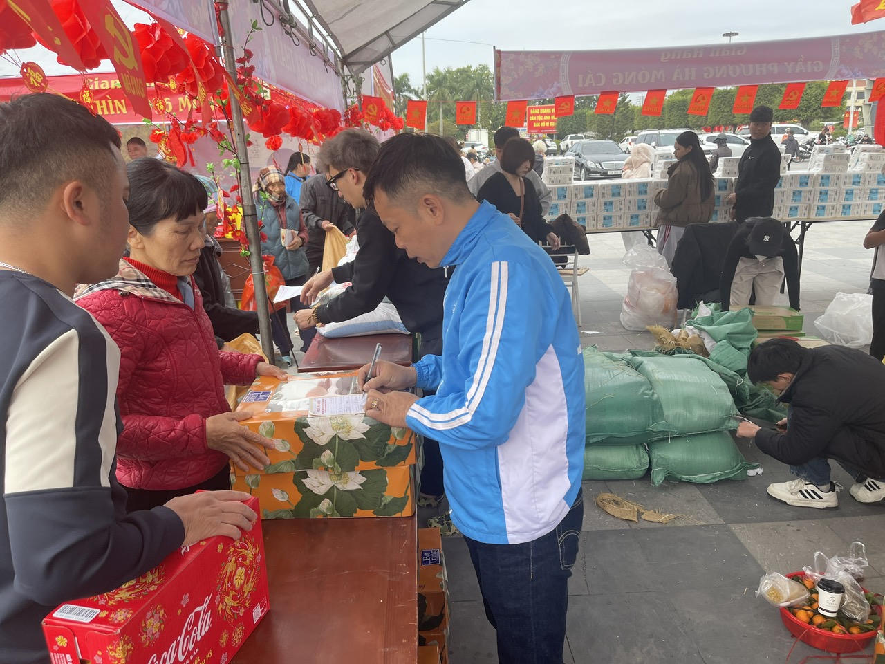 Phiên chợ đặc biệt ngày cuối năm nơi địa đầu Đông Bắc Tổ quốc