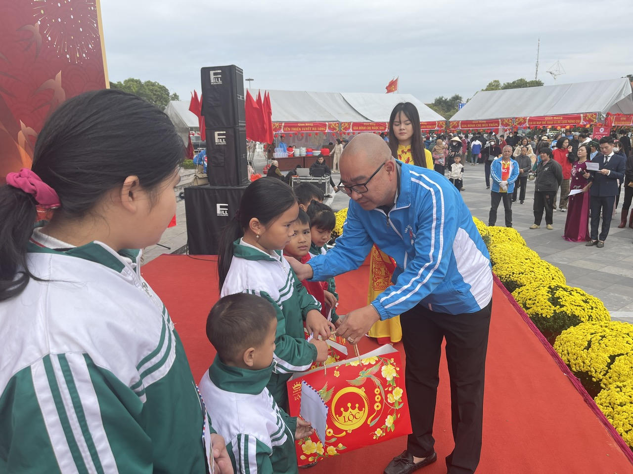 Phiên chợ đặc biệt ngày cuối năm nơi địa đầu Đông Bắc Tổ quốc