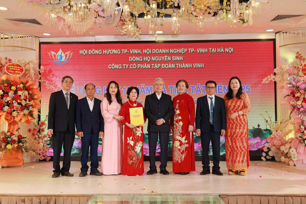 Công ty Cổ phần Tập đoàn Thành Vinh đã được ông Nguyễn Hồng Quân - Nguyên ủy viên Ban Chấp hành Trung ương Đảng, nguyên Bộ trưởng Bộ Xây dựng, hiện là Chủ tịch Trung ương Hội Giáo dục chăm sóc sức khỏe cộng đồng Việt Nam trao Quyết định thành lập Chi hội Sen Vàng.