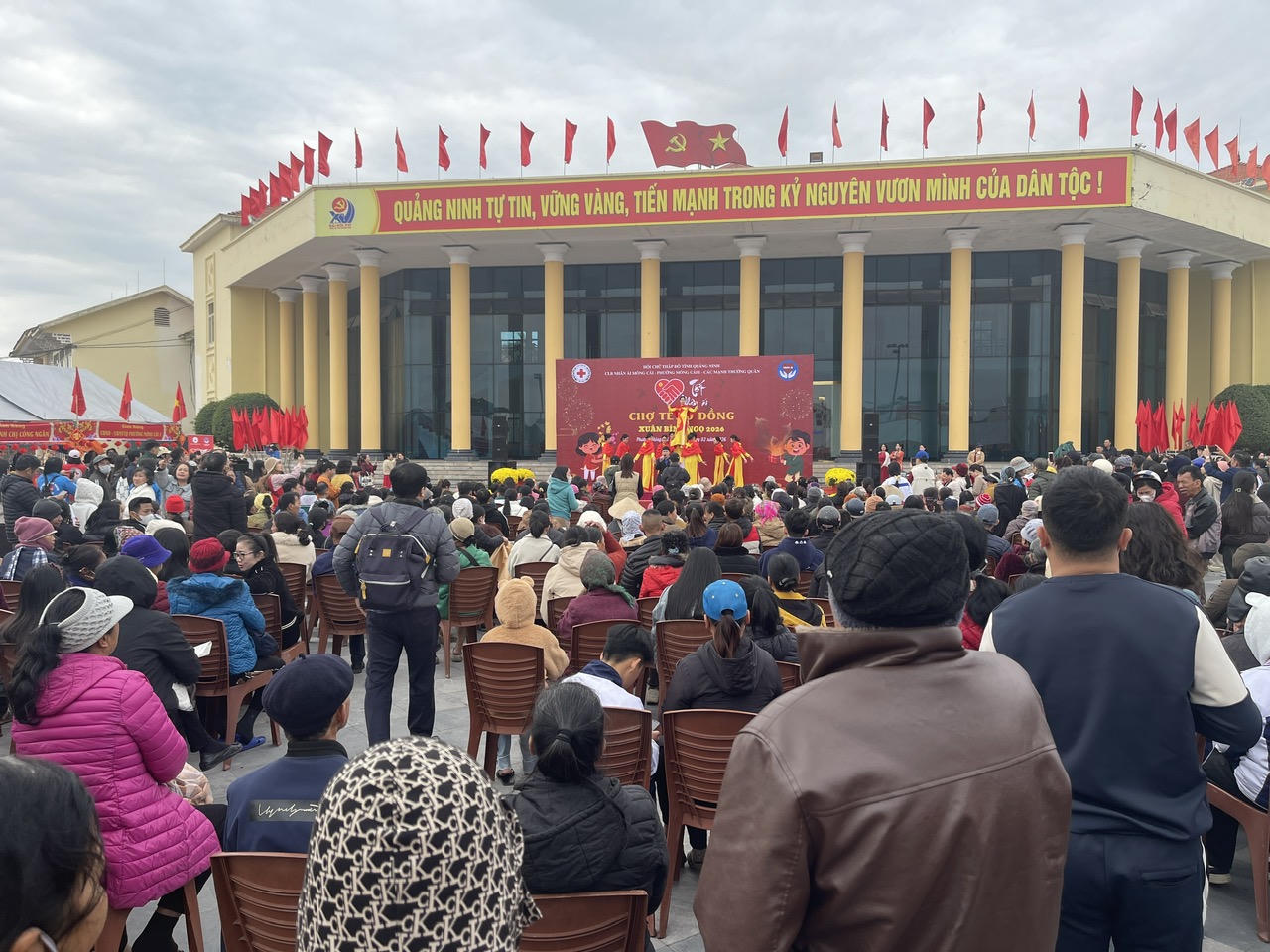 Phiên chợ đặc biệt ngày cuối năm nơi địa đầu Đông Bắc Tổ quốc