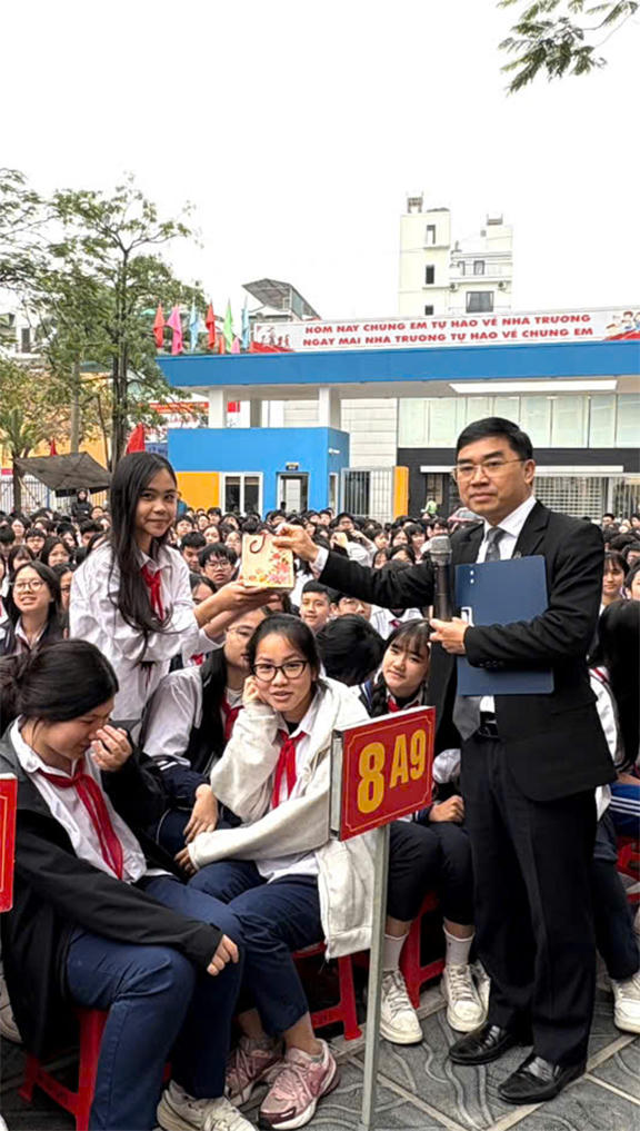 Tuyên truyền phòng, chống bạo lực học đường qua phiên tòa giả định tại trường THCS Gia Thụy 