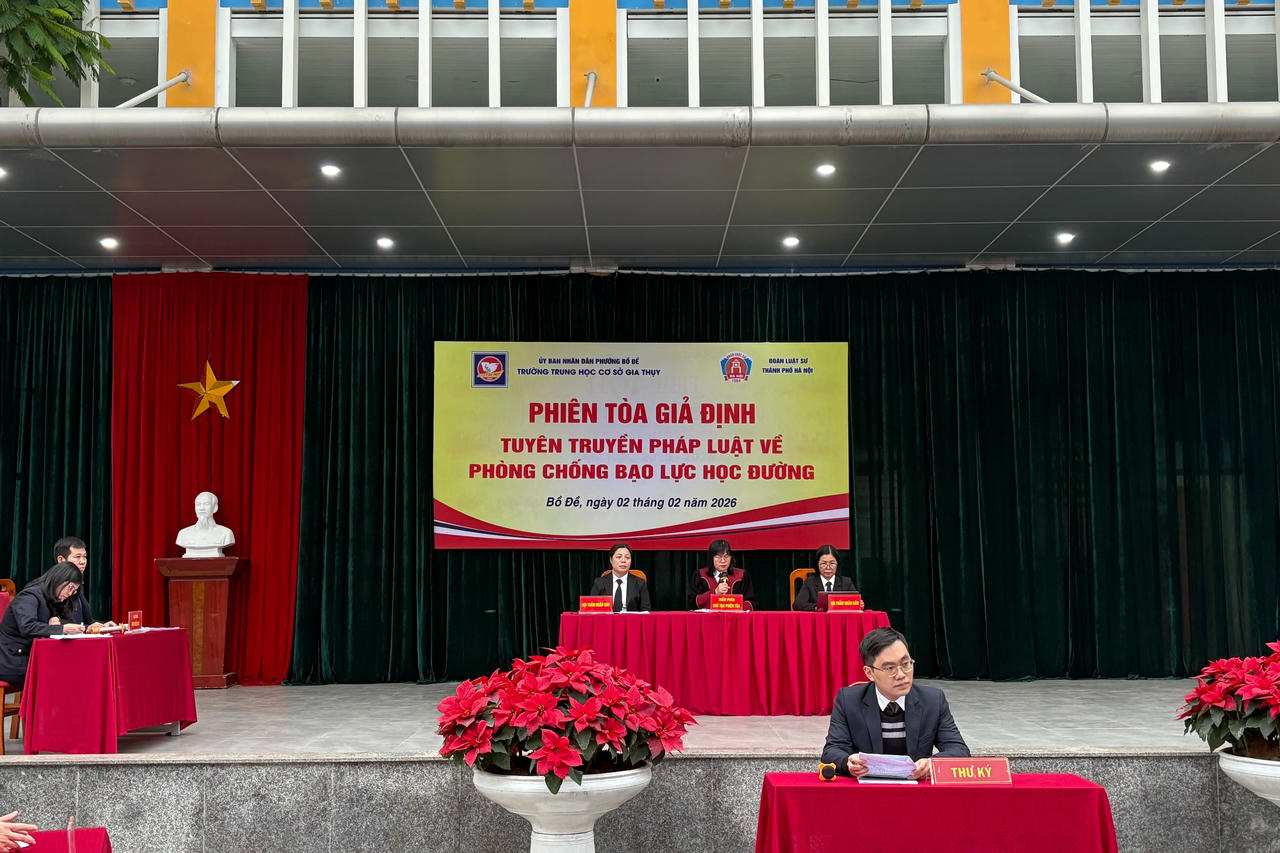 Tuyên truyền phòng, chống bạo lực học đường qua phiên tòa giả định tại trường THCS Gia Thụy 