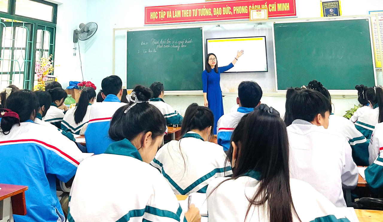 Nghị lực của cô trò nhỏ và hành trình "gieo mầm" của những người thầy bên bờ sông Gianh