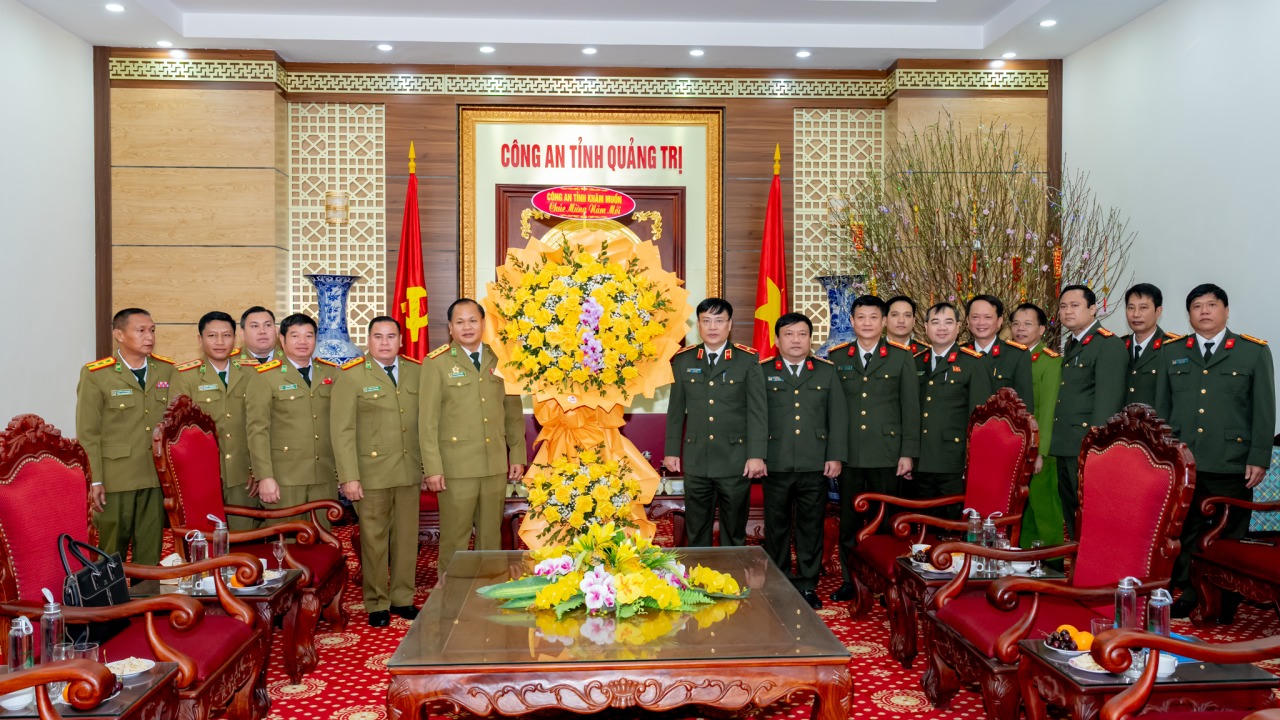 Công an nước bạn Lào thăm, chúc Tết Công an tỉnh Quảng Trị