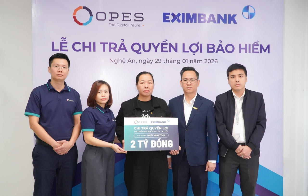Gia đình anh Tĩnh nhận 2 tỷ đồng từ bảo hiểm cho người trụ cột của OPES.