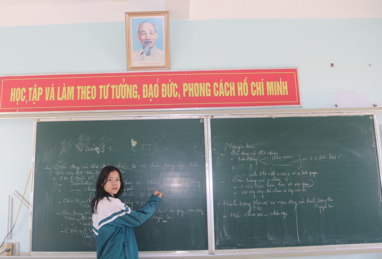 Nghị lực của cô trò nhỏ và hành trình "gieo mầm" của những người thầy bên bờ sông Gianh