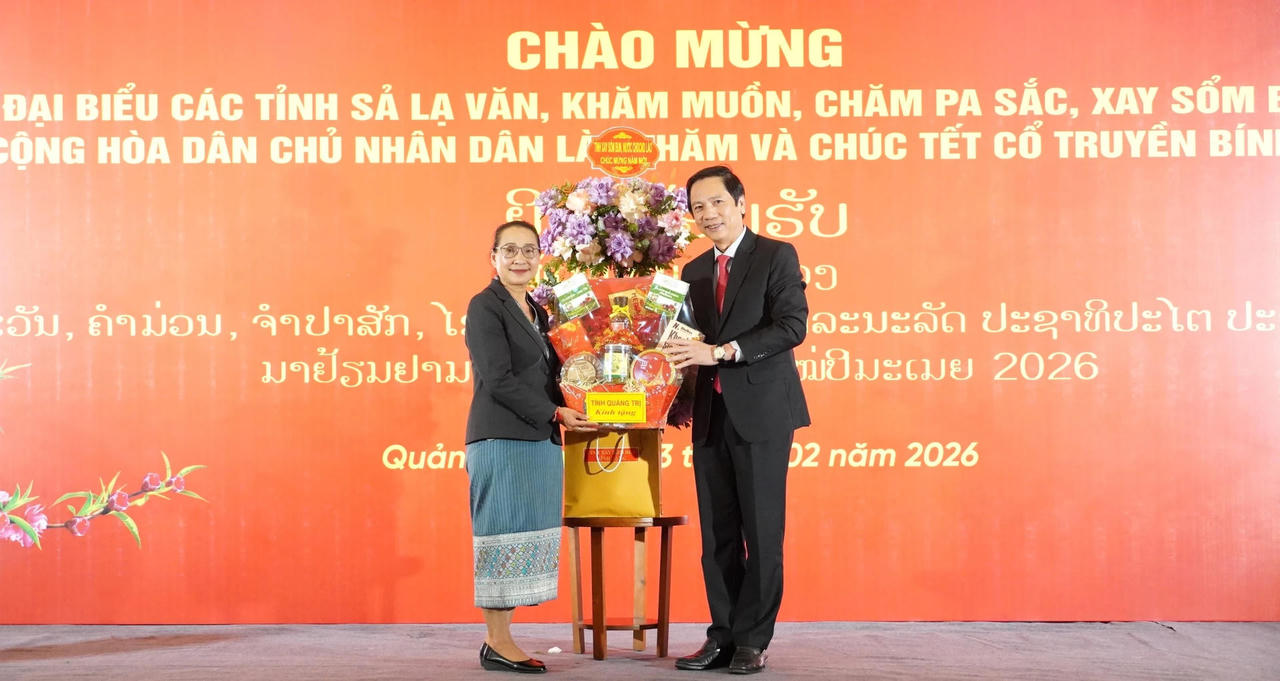 Đoàn đại biểu các tỉnh Nam và Trung Lào đến thăm, chúc Tết tỉnh Quảng Trị