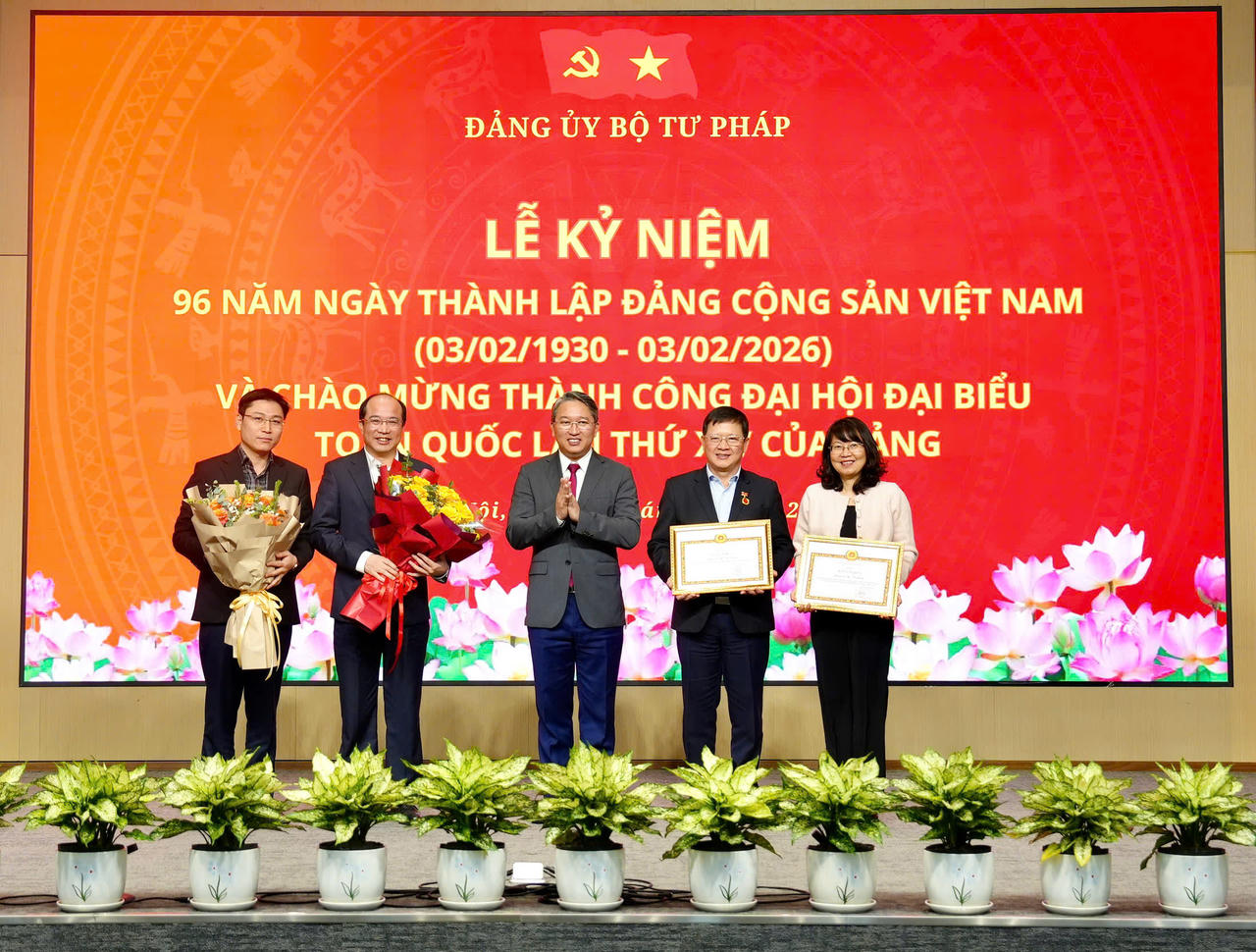 Bộ Tư pháp kỷ niệm 96 năm Ngày thành lập Đảng Cộng sản Việt Nam