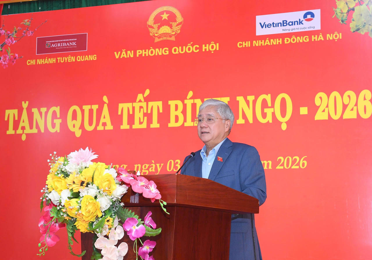 Phó Chủ tịch Thường trực Quốc hội Đỗ Văn Chiến Phát biểu tại buổi trao quà. (Ảnh: PV)