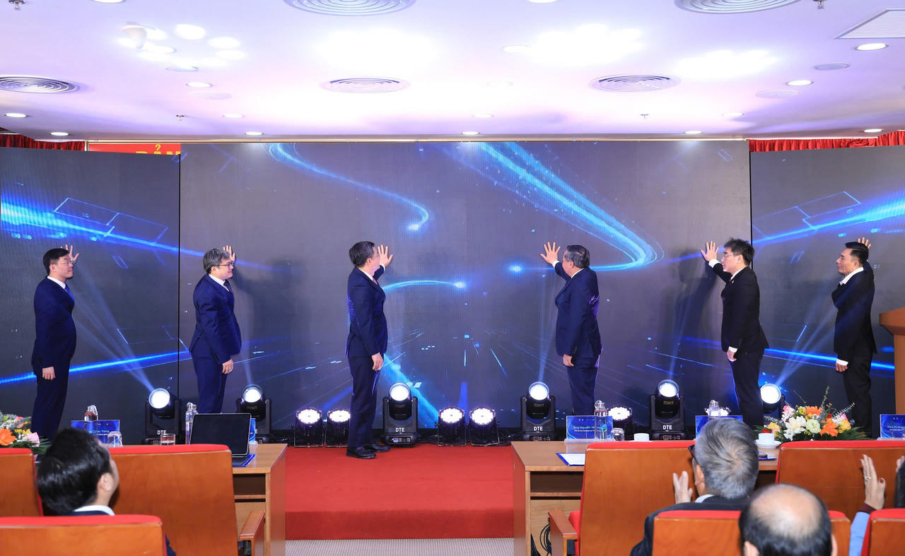 Hà Nội ra mắt Sàn Giao dịch công nghệ và Chợ Chuyển đổi số