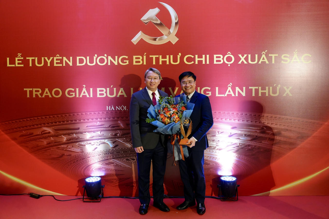 Viện trưởng Viện Chiến lược và Khoa học pháp lý Nguyễn Văn Cương được tuyên dương Bí thư Chi bộ xuất sắc năm 2026