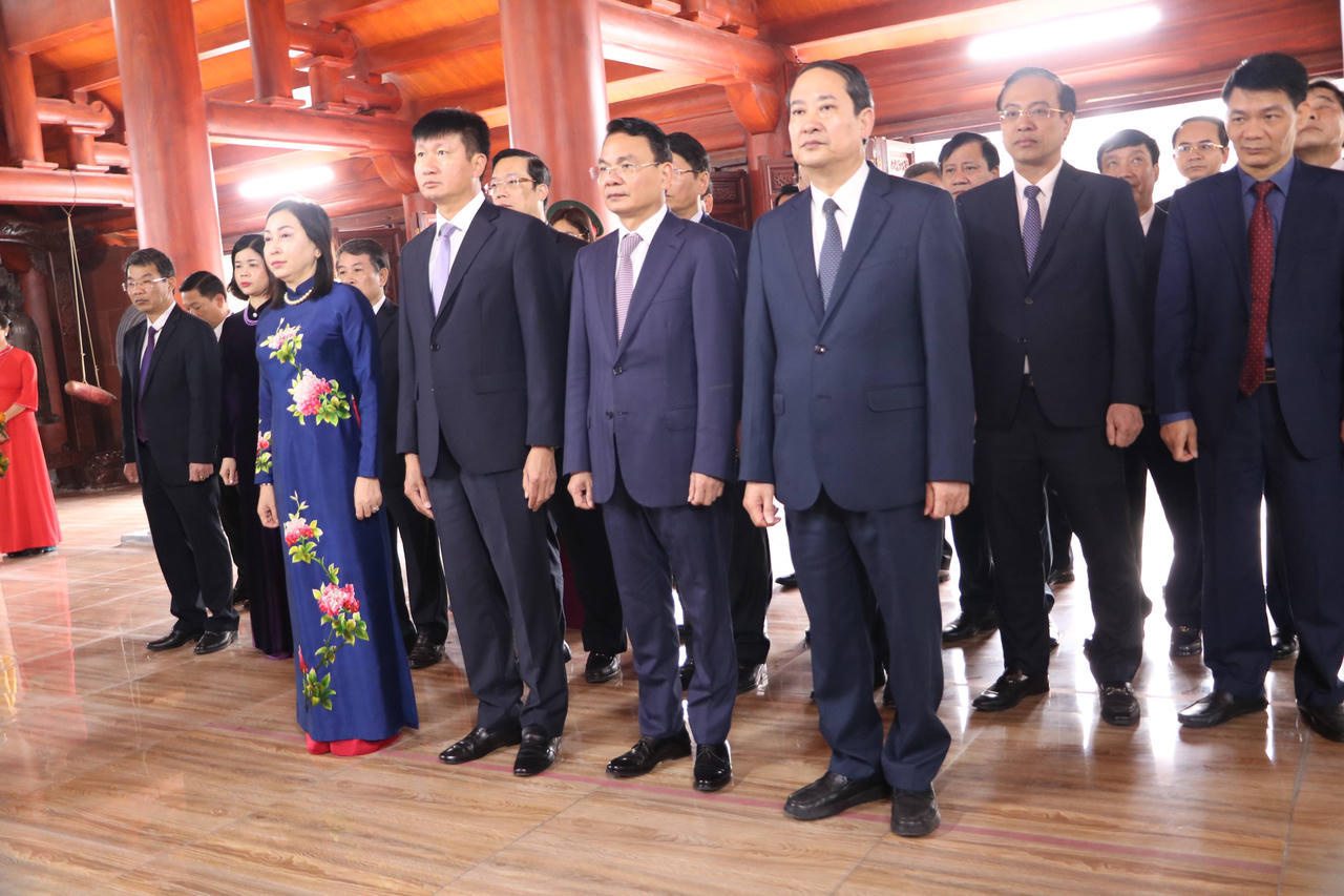 Ninh Bình: Lãnh đạo tỉnh dâng hương nhân kỷ niệm 96 năm Ngày thành lập Đảng Cộng sản Việt Nam