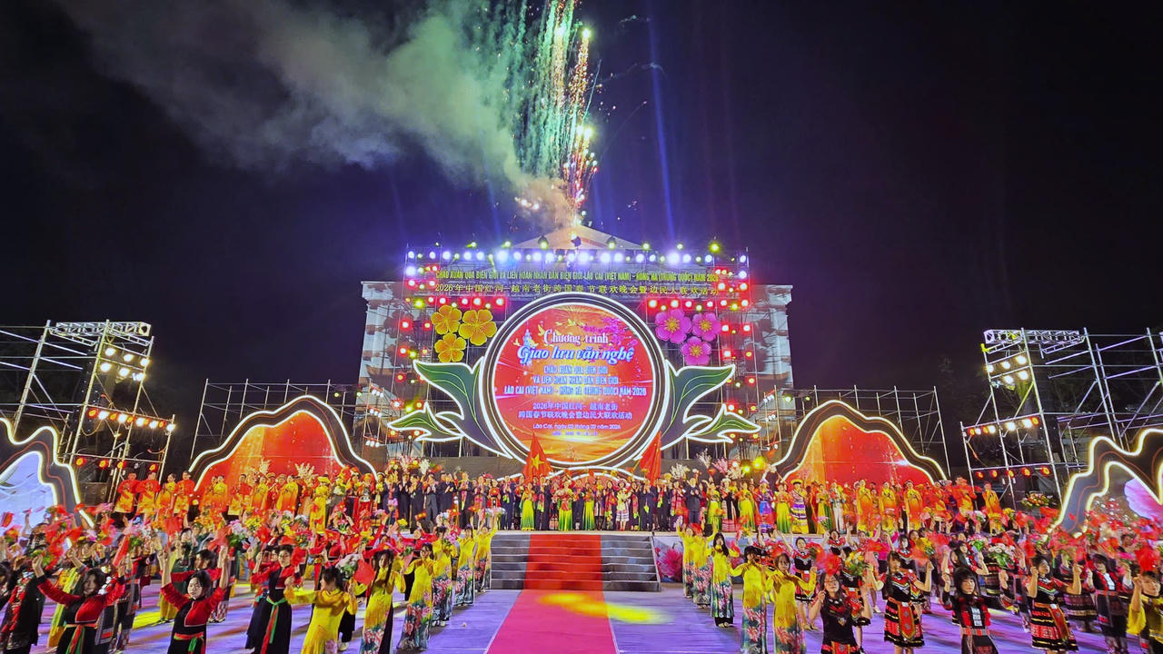 Lào Cai: Ấn tượng chương trình nghệ thuật Chào Xuân qua biên giới 2026