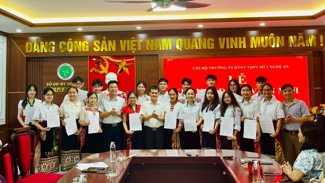 Ươm mầm 'hạt giống đỏ' từ các trường dân tộc nội trú ở Nghệ An