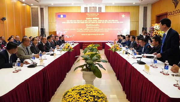 Đoàn đại biểu các tỉnh Nam và Trung Lào đến thăm, chúc Tết tỉnh Quảng Trị