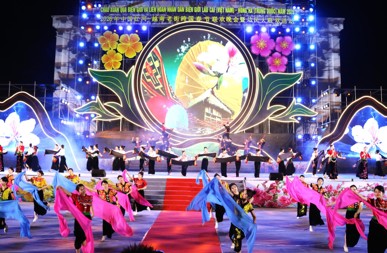 Lào Cai: Ấn tượng chương trình nghệ thuật Chào Xuân qua biên giới 2026