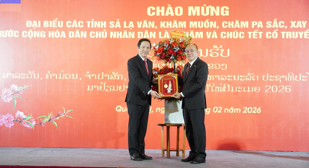 Đoàn đại biểu các tỉnh Nam và Trung Lào đến thăm, chúc Tết tỉnh Quảng Trị