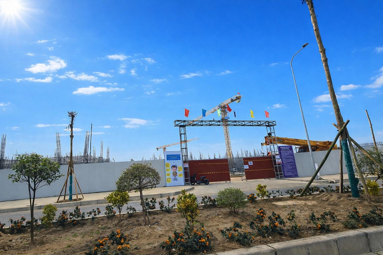 Một số nhà đầu tư cũng đang khẩn trương xây dựng sau khi hoàn thiện cơ sở pháp lý. (Ảnh: Hoàng Tùng)