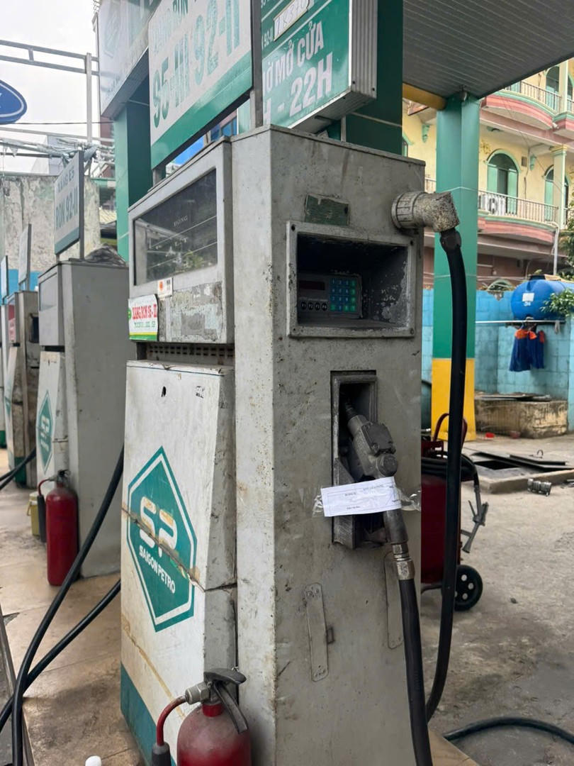 Triệt phá đường sản xuất, buôn bán xăng RON A95 giả ở TP.HCM