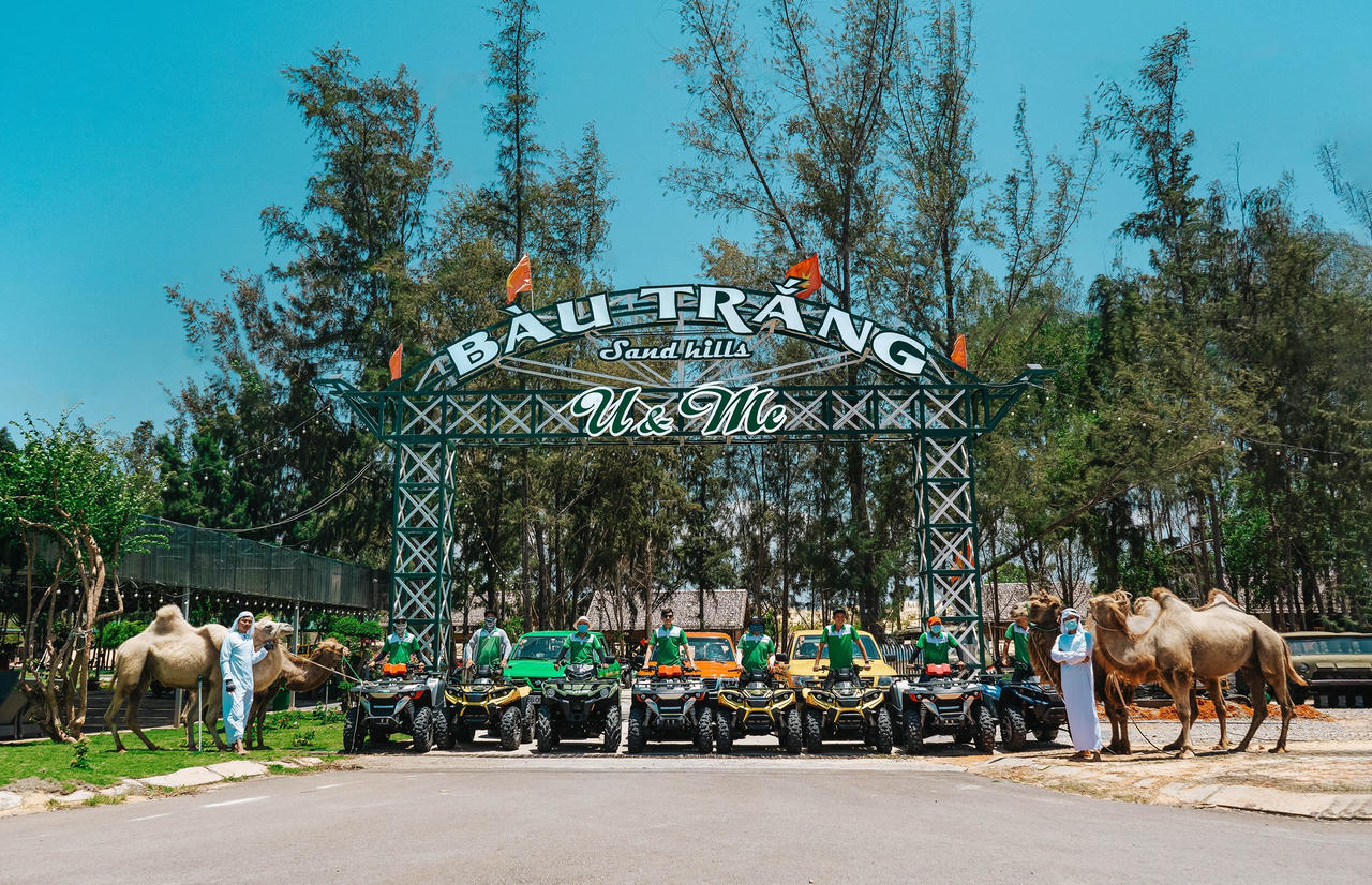 KDL Bàu Trắng U&Me Tọa lạc tại thôn Hồng Lâm, xã Hòa Thắng, tỉnh Lâm Đồng.