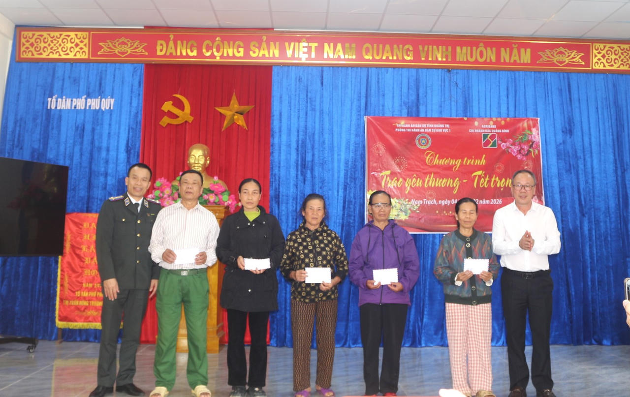 Trao yêu thương - Tết trọn vẹn đến hộ nghèo, cận nghèo ở Quảng Trị