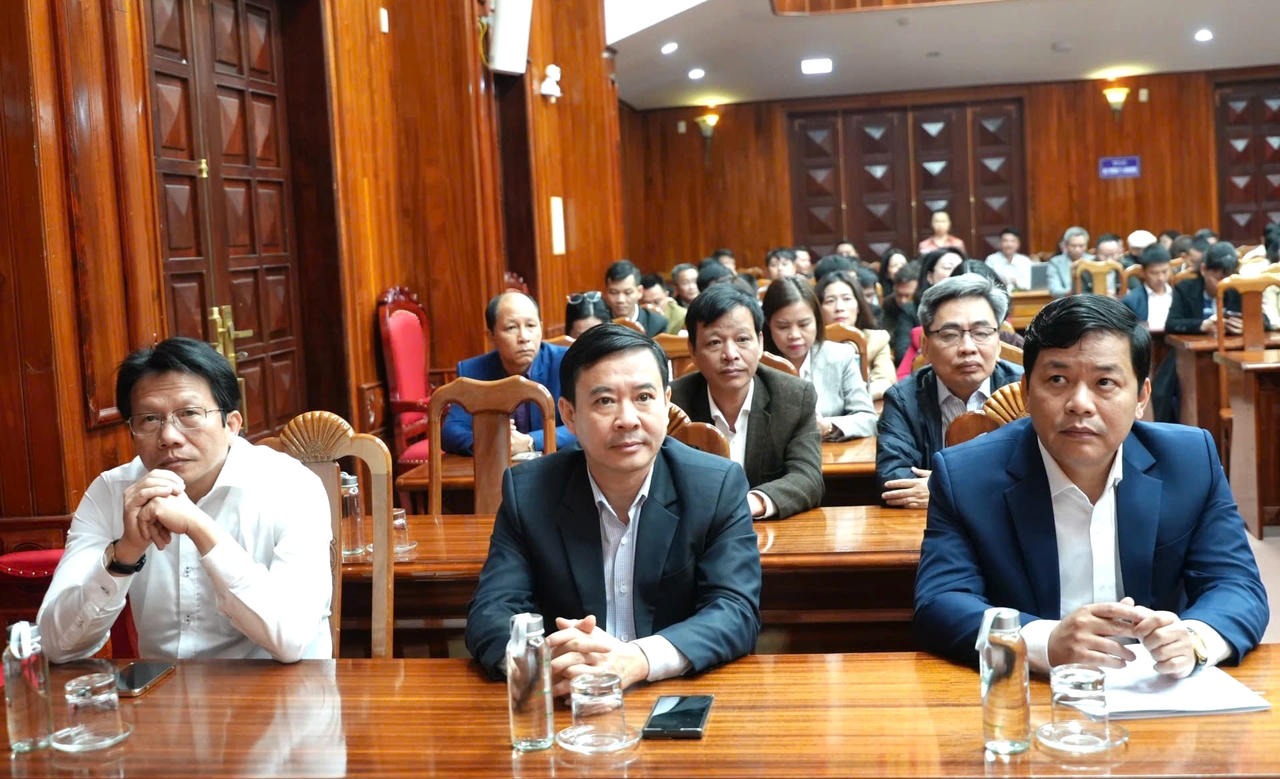 Các đại biểu dự buổi gặp mặt.