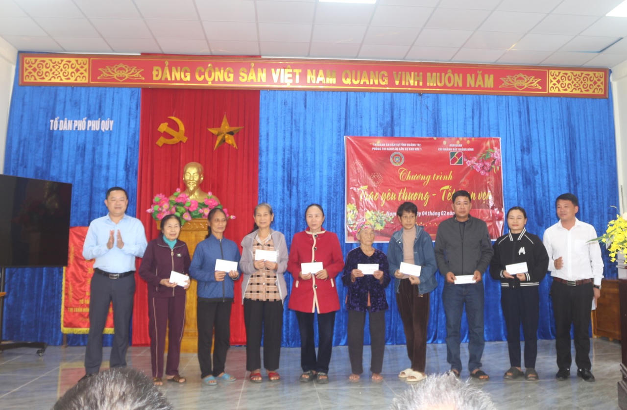 Trao yêu thương - Tết trọn vẹn đến hộ nghèo, cận nghèo ở Quảng Trị