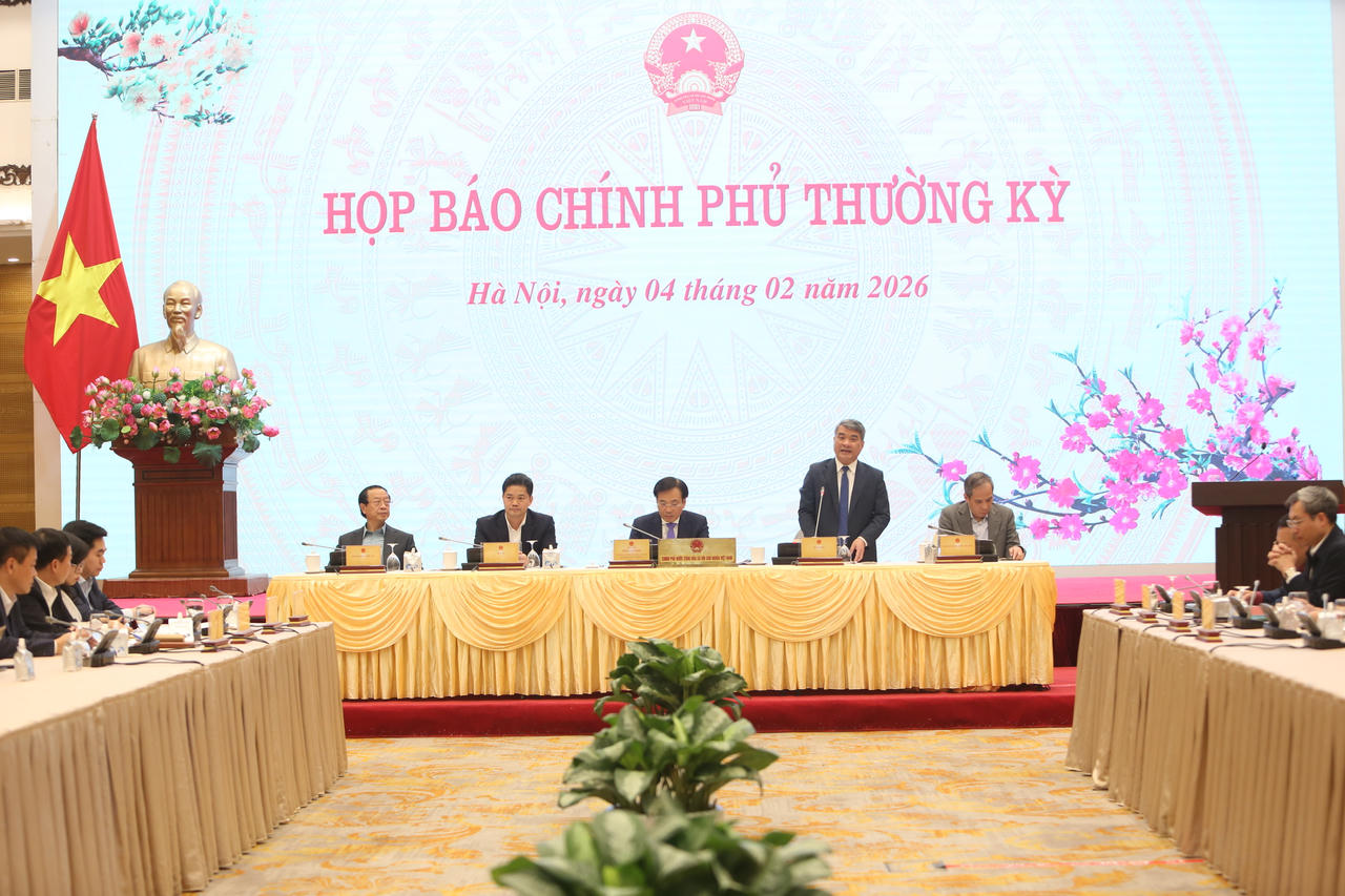 Thứ trưởng Nguyễn Thanh Tú trả lời tại họp báo.