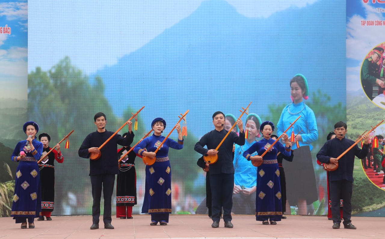 Ấm áp Xuân biên cương - thắm tình quân dân tại Quảng Ninh