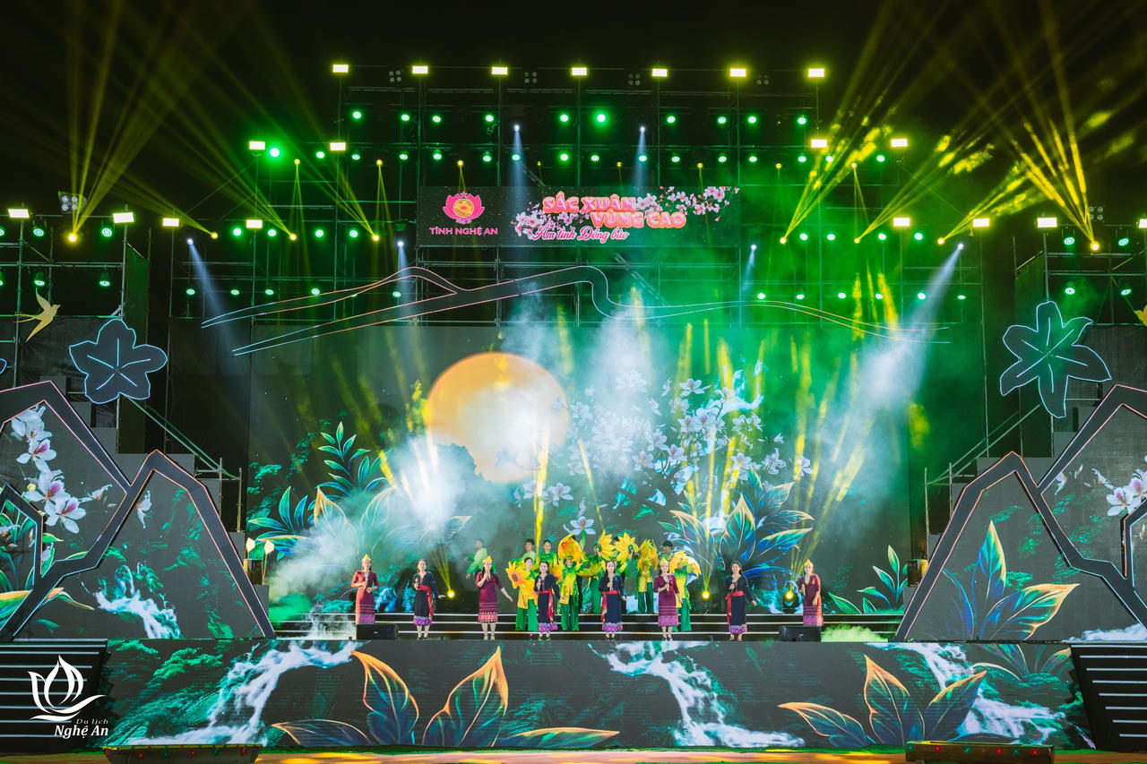 Sắc Xuân vùng cao - Ấm tình đồng bào