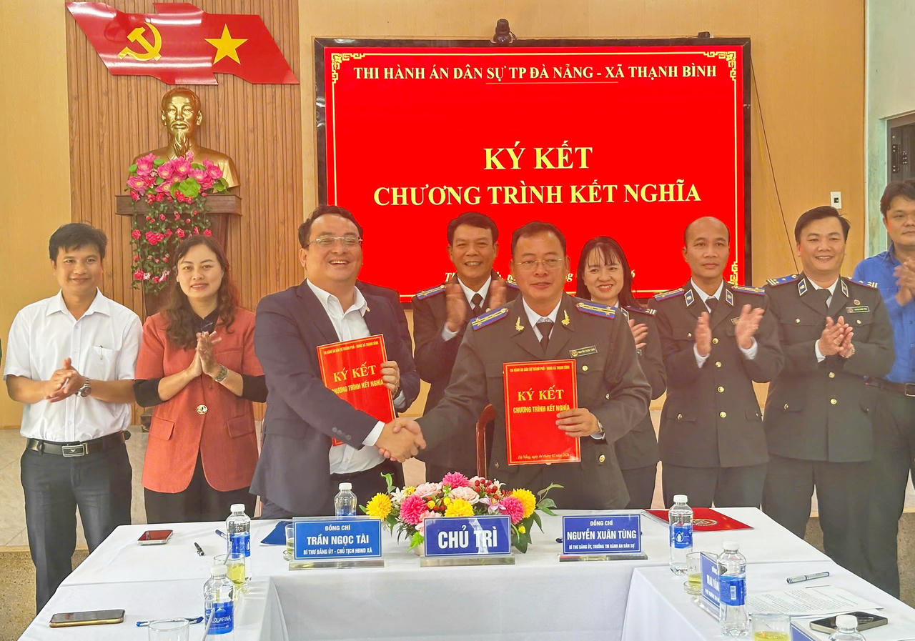 Xã Thạnh Bình và THADS thành phố ký kết nghĩa với nhau.