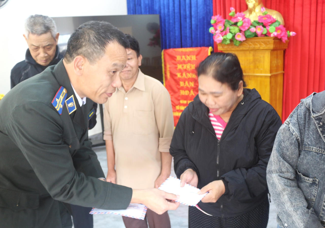 Trao yêu thương - Tết trọn vẹn đến hộ nghèo, cận nghèo ở Quảng Trị