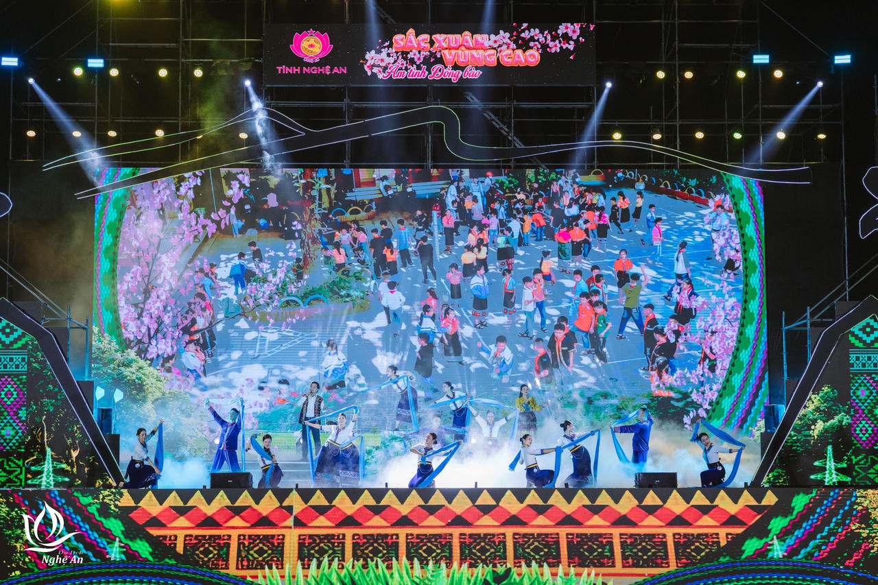 Sắc Xuân vùng cao - Ấm tình đồng bào