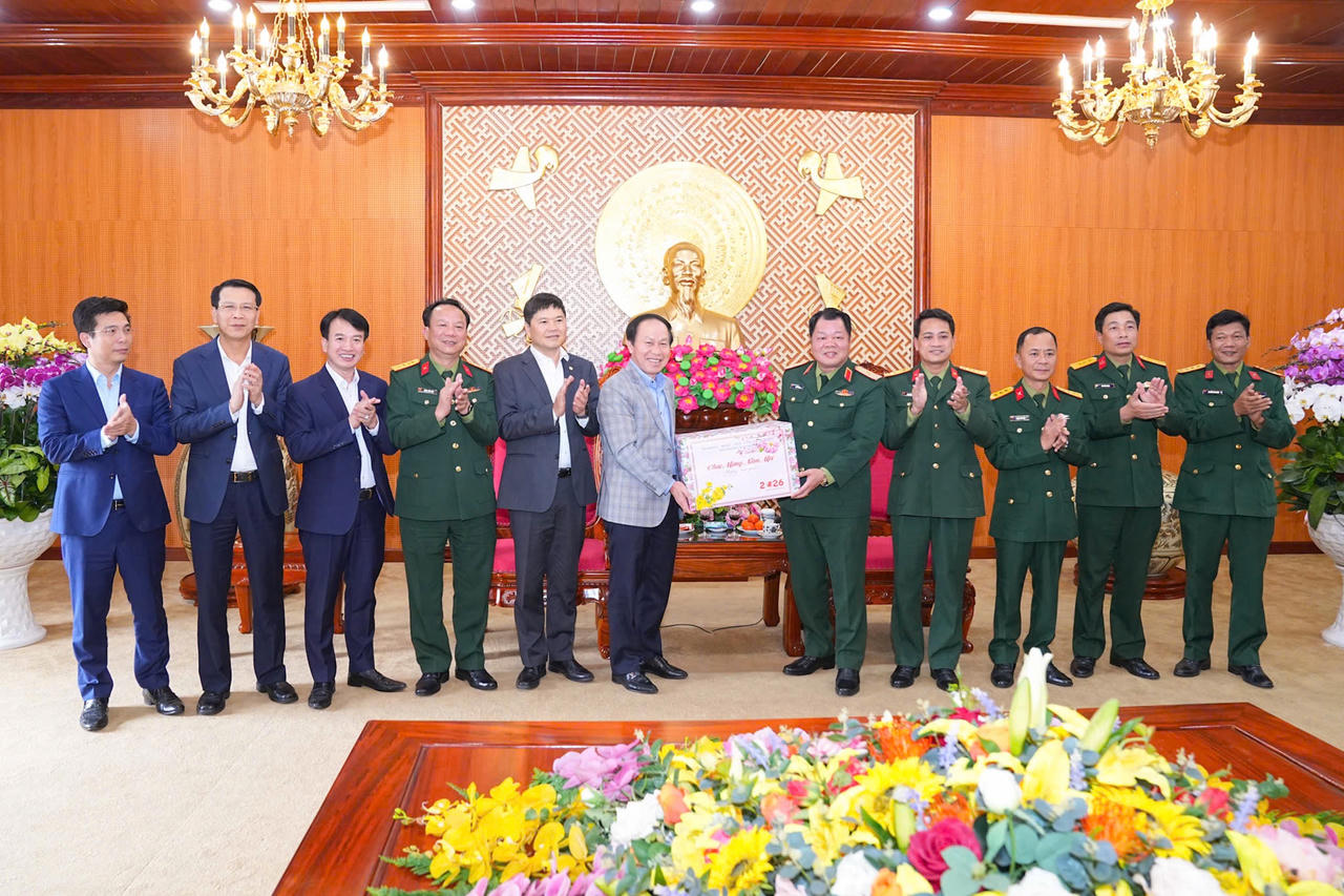 Bí thư Thành ủy chúc Tết Bộ Tư lệnh Quân khu 3.