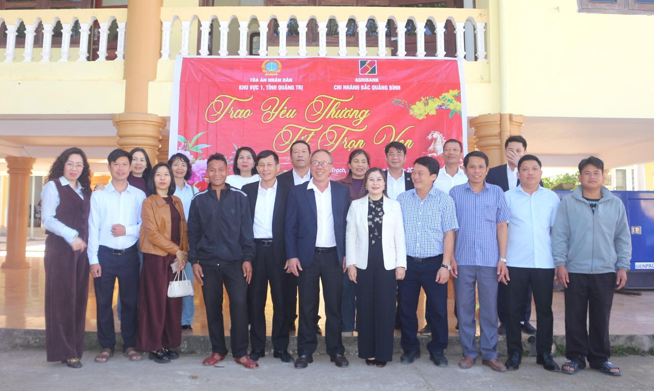 Vượt Trường Sơn mang yêu thương đến bản làng biên giới Quảng Trị