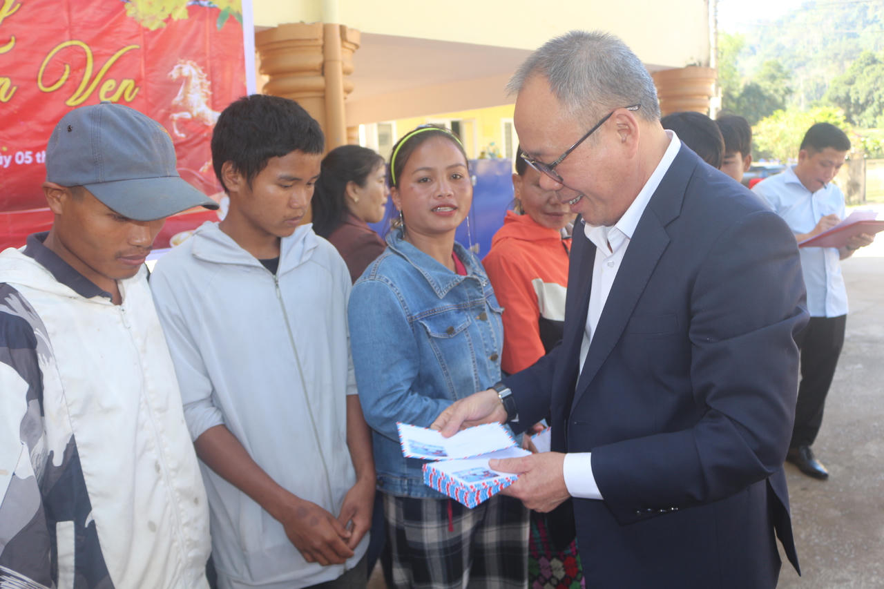 Vượt Trường Sơn mang yêu thương đến bản làng biên giới Quảng Trị