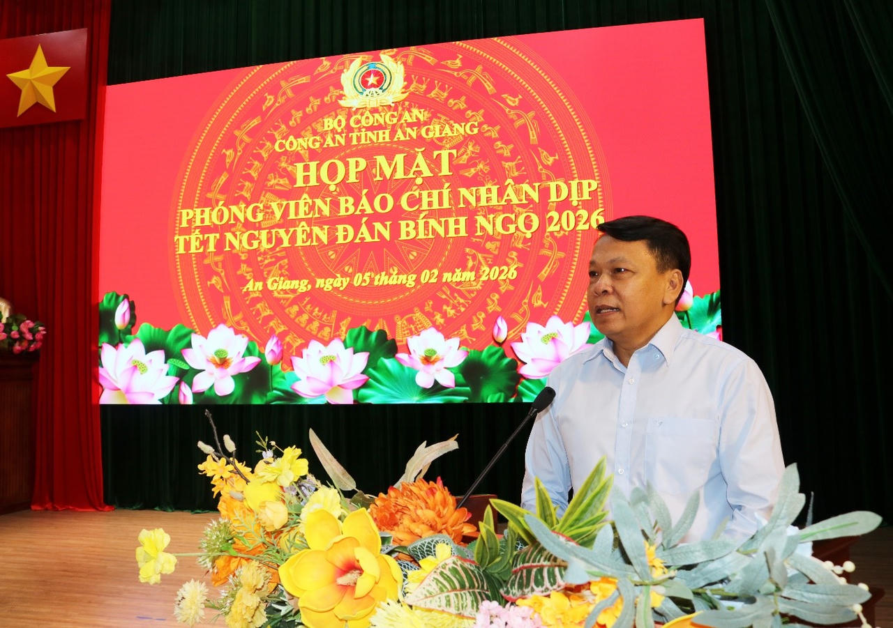 Ông Nguyễn Mạnh Hà - Phó Trưởng Ban Tuyên giáo và Dân vận Tỉnh ủy, phát biểu tại buổi họp mặt.